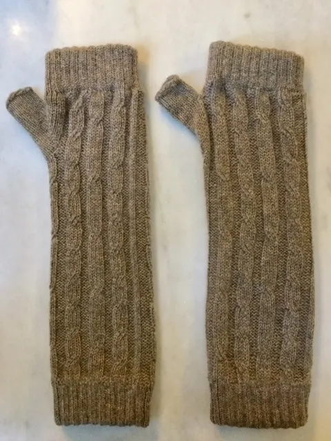 SCA 4-ply cable knit cashmere wristwarmers