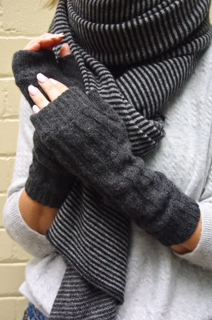 SCA 4-ply cable knit cashmere wristwarmers