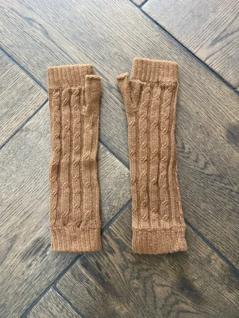 SCA 4-ply cable knit cashmere wristwarmers