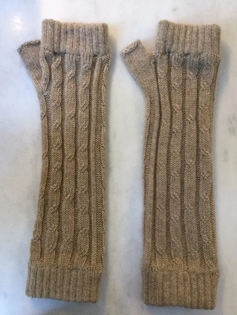 SCA 4-ply cable knit cashmere wristwarmers