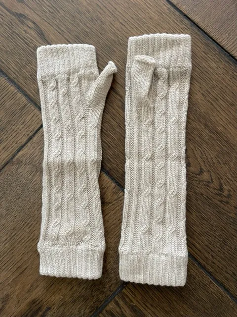 SCA 4-ply cable knit cashmere wristwarmers