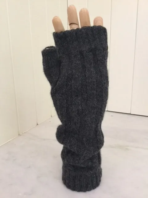 SCA 4-ply cable knit cashmere wristwarmers