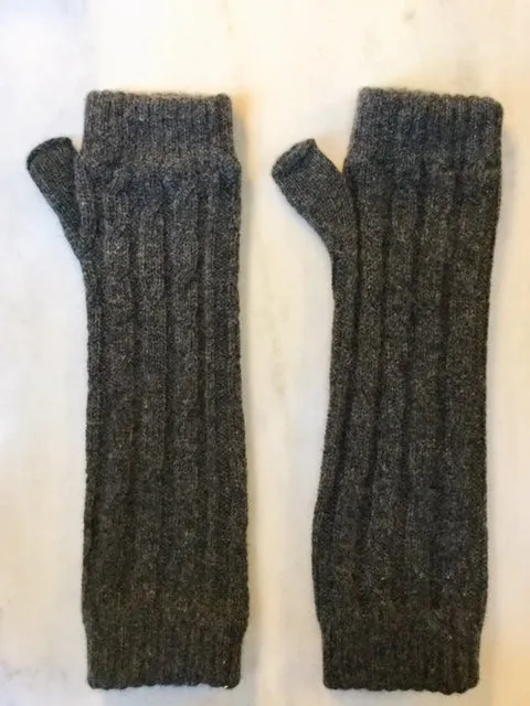 SCA 4-ply cable knit cashmere wristwarmers