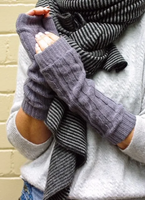 SCA 4-ply cable knit cashmere wristwarmers