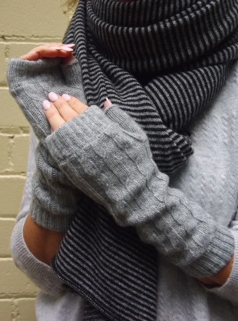 SCA 4-ply cable knit cashmere wristwarmers