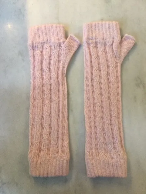 SCA 4-ply cable knit cashmere wristwarmers