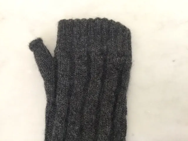 SCA 4-ply cable knit cashmere wristwarmers