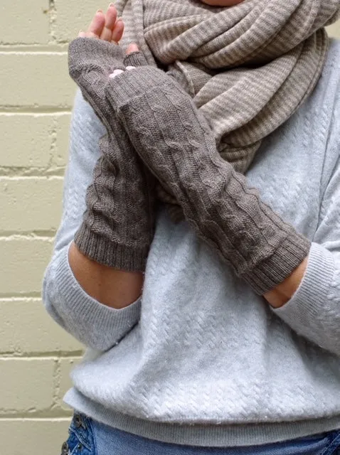 SCA 4-ply cable knit cashmere wristwarmers