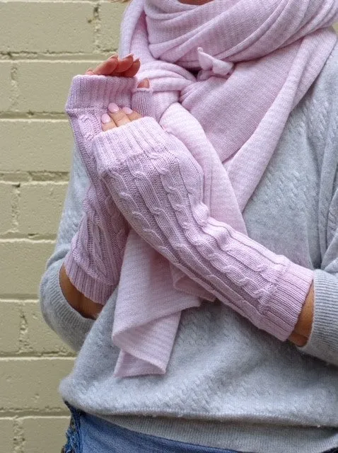 SCA 4-ply cable knit cashmere wristwarmers