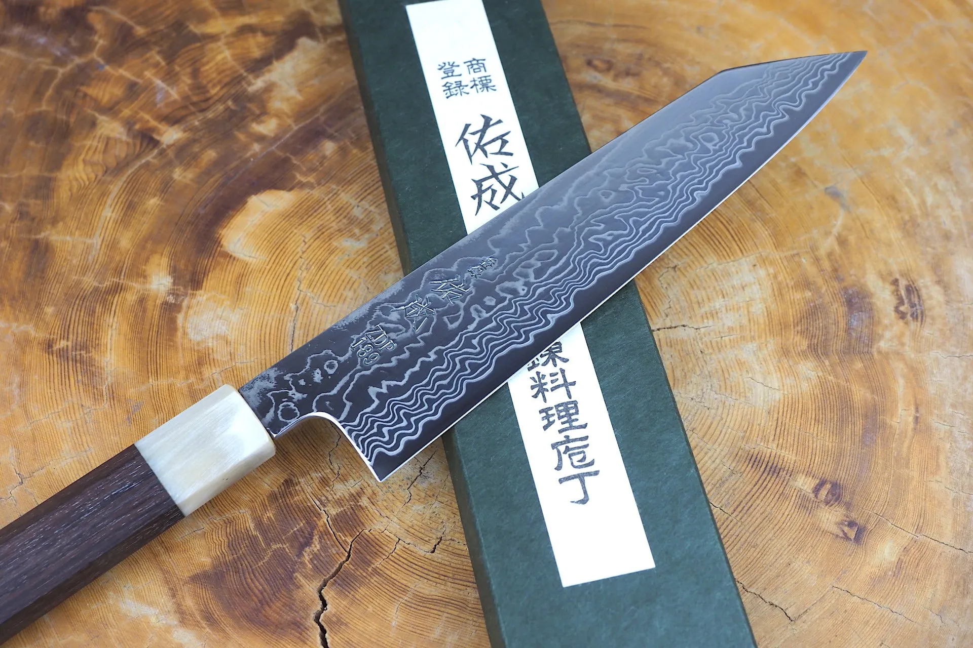 Sukenari ZDP189 Mirror-Polished Damascus Powdered High Speed Steel Kiritsuke (K-tip) Gyuto Chef's knife (21cm) with Rosewood and Buffalo horn Handle